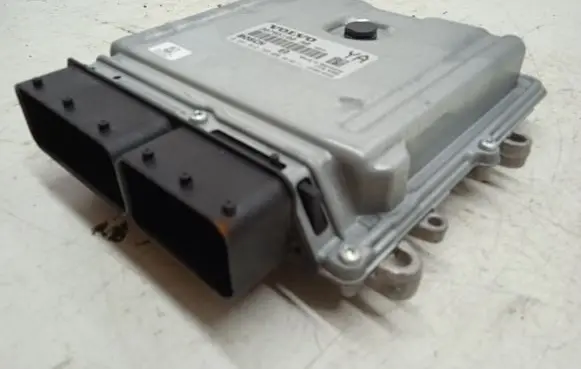 Volvo V70 Engine control unit/module 30785100