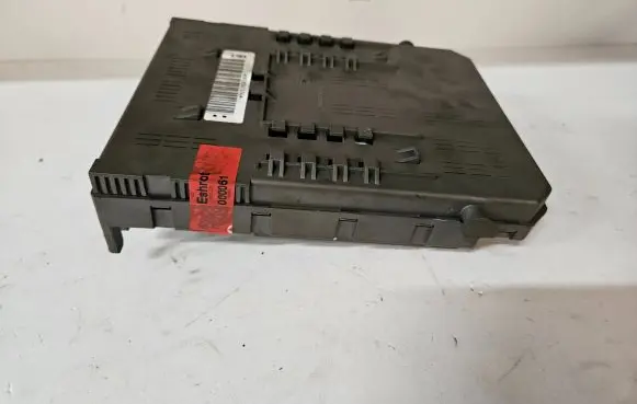 Peugeot 807 Fuse module BSIV0300 9651938180