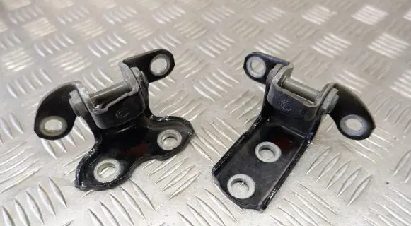 Rear door hinge set