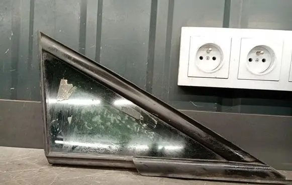 Seat Ibiza IV (6J,6P) Front door window glass four-door 6j0845412b