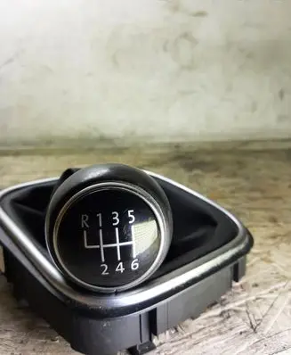 Volkswagen Jetta VI Gear lever shifter trim leather/knob 1K0711113