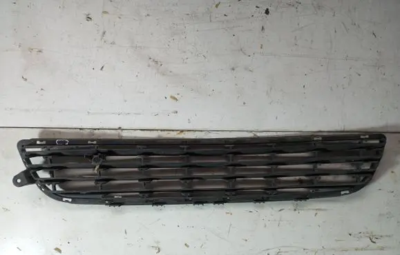 Opel Zafira B Front bumper lower grill 13124978 325769024