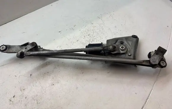 Subaru Impreza II Front wiper linkage and motor 32222