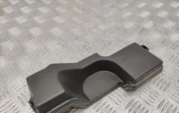 Toyota Aygo AB40 Fuse box cover