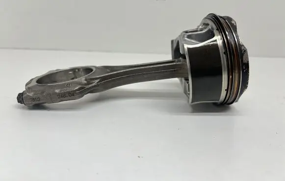 BMW 8 G16 Piston with connecting rod 11247852246 7852246 11258665195