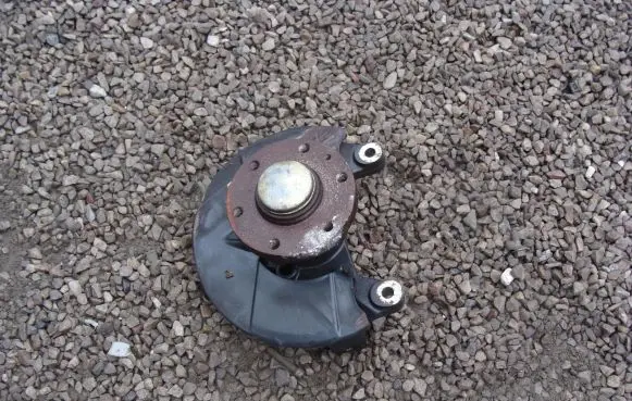 Iveco Daily 4th gen Front wheel hub spindle knuckle
