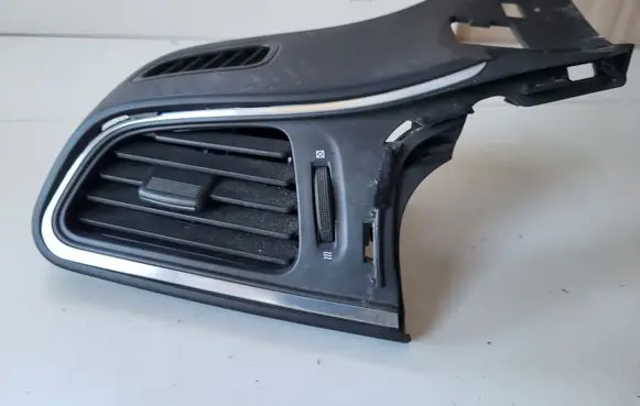 Renault Kadjar Dashboard side air vent grill/cover trim 0018907901T0561