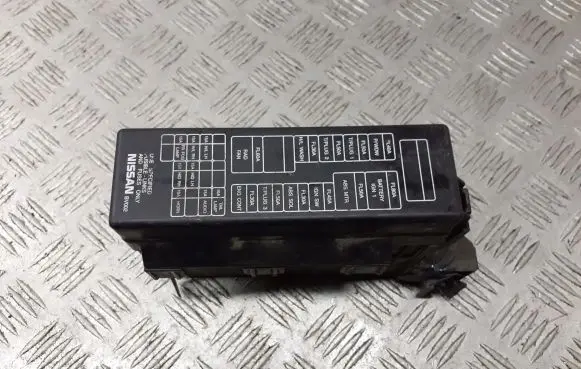 Nissan Primera Fuse box cover 24382-BV015