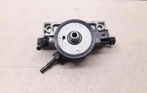 Hyundai i30 Fuel filter bracket/mount holder 