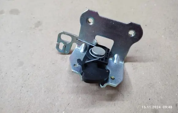 Mercedes-Benz E W212 Seat back rest lock catch A2049200572
