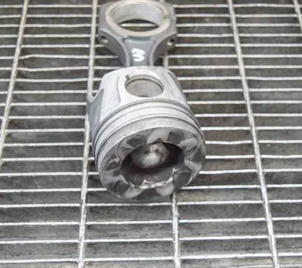 Mercedes-Benz C W204 Piston A6510300917 A6510300020
