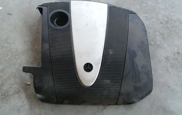 Mercedes-Benz C W203 Engine cover (trim) A6460100467