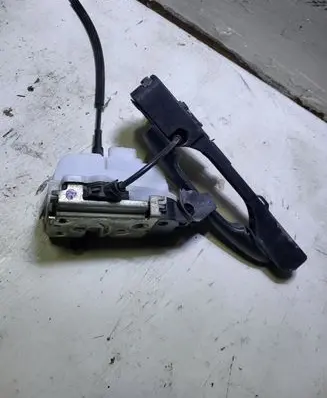 Renault Laguna II Front door lock 8200004746