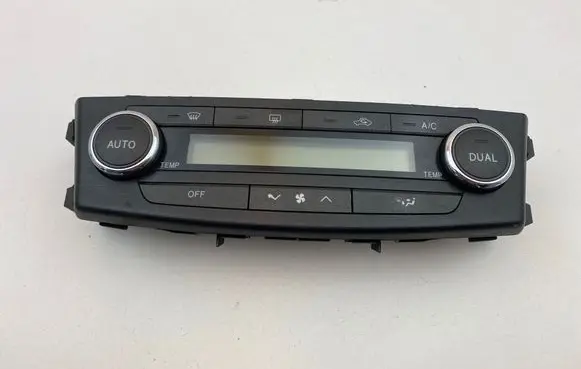 Toyota Avensis T270 Climate control unit 5590005390