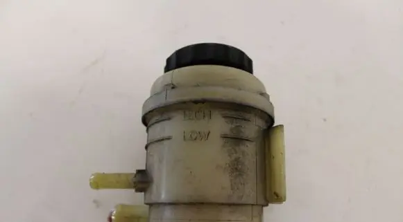 KIA Sorento Power steering fluid tank/reservoir