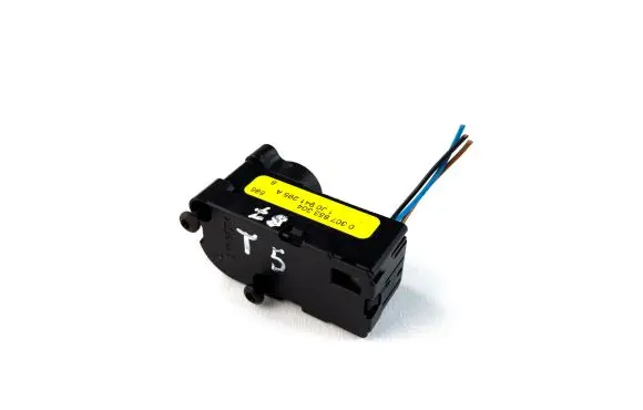 Headlight level adjustment motor
