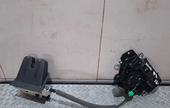Volkswagen PASSAT B8 Tailgate/trunk/boot lift motor 3G0827887B