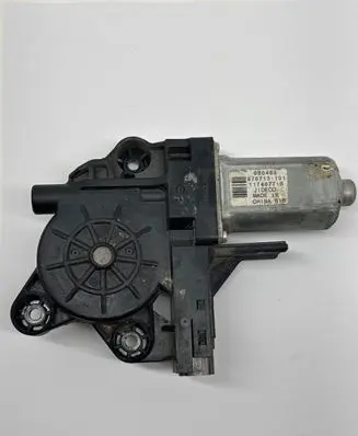 Volvo XC70 Front door window regulator motor 1174077B 080403 970713101