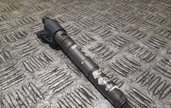 Volvo XC70 Fuel injector 31272690 0445116016