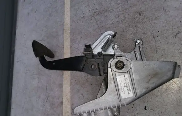 Land Rover Range Rover L322 Brake pedal Skb000181