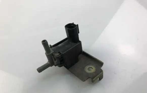 Toyota Prius (XW10) Engine mount vacuum valve 9091012190