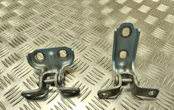 Rear door hinge set