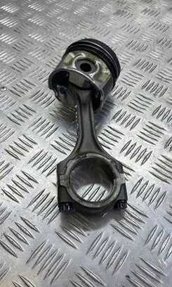 Toyota Avensis T250 Piston with connecting rod