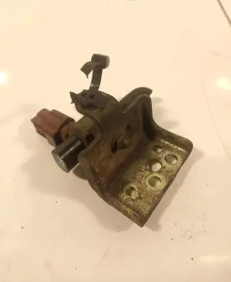 Nissan X-Trail T30 Vacuum valve K5t46573