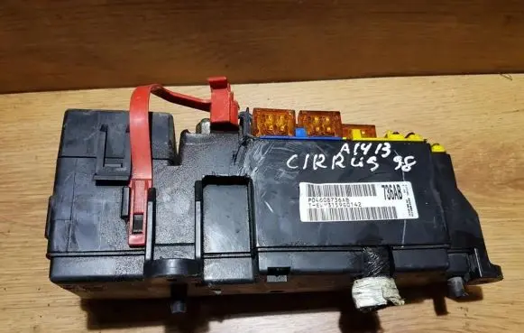Chrysler Cirrus Fuse box set p04608736ab 736ab