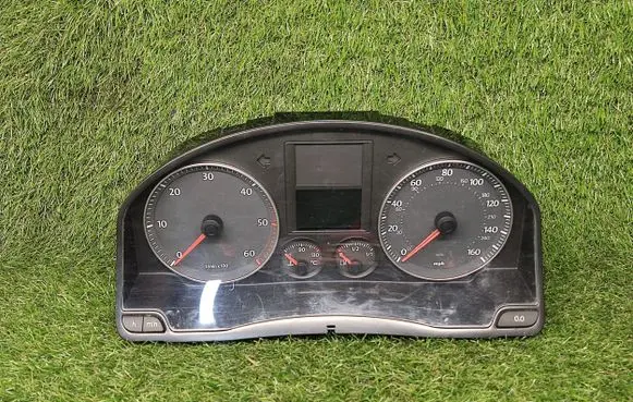 Volkswagen Golf V Speedometer (instrument cluster) 1K0920963B