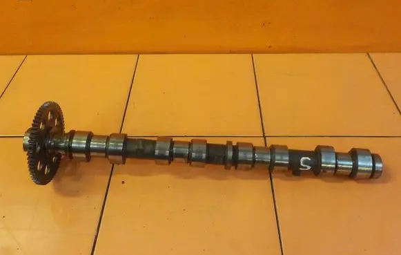 Toyota Avensis T270 Camshaft 9G02282