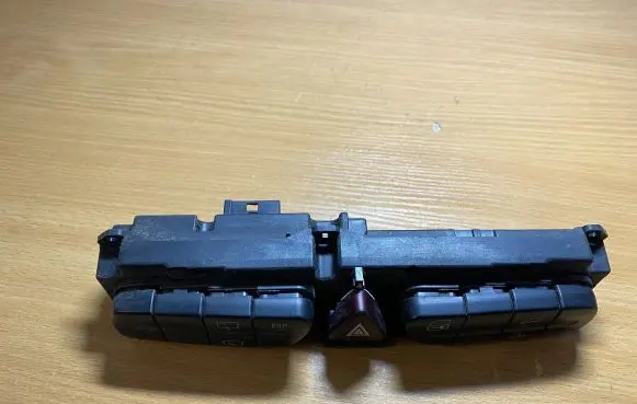 Mercedes-Benz C W203 Other switches/knobs/shifts 2038219058 C3772