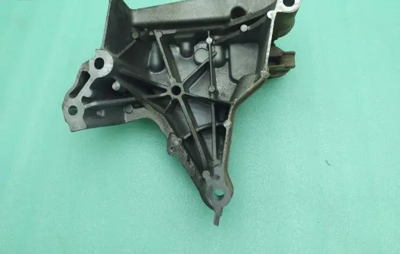 Volkswagen Golf VII Engine mounting bracket 04E199275