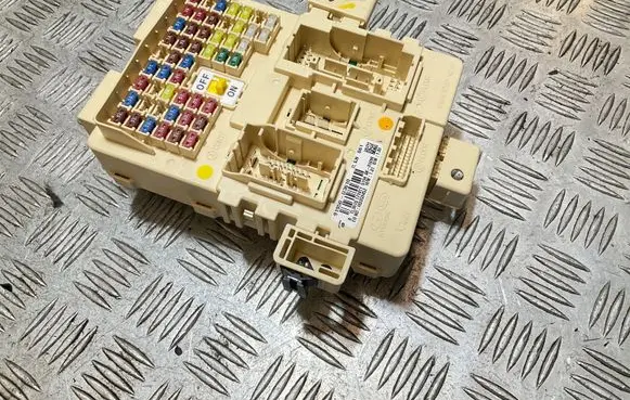 Hyundai Tucson TL Fuse module 91950D3610