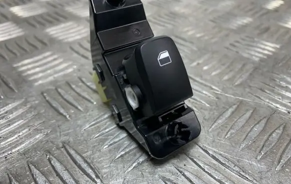 Hyundai Kona I Electric window control switch 3K552B1200
