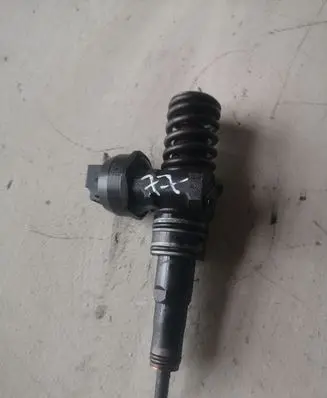Skoda Octavia Mk2 (1Z) Fuel injector 038130073AG