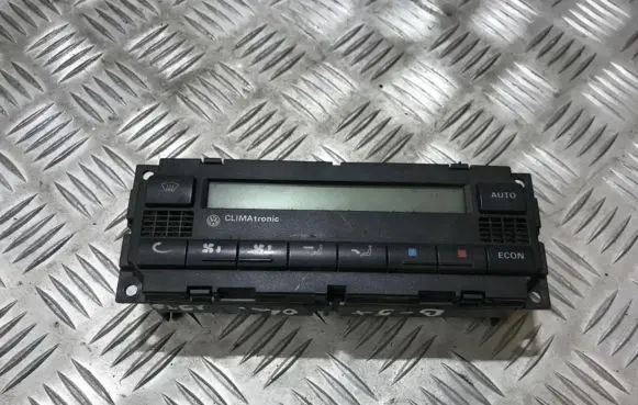 Volkswagen PASSAT B5.5 Climate control unit