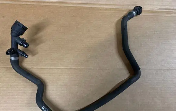 BMW 5 G30 G31 Engine coolant pipe/hose 8572913