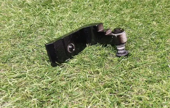 BMW 5 G30 G31 Rear door lower hinge 7333094