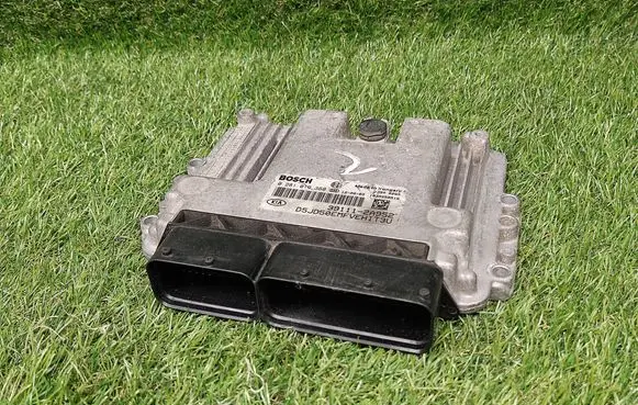 KIA Ceed Engine control unit/module ECU 391112A952 0281019360