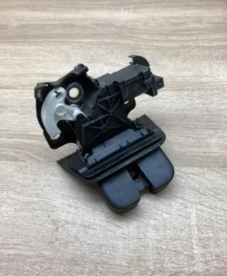Audi A3 S3 8P Tailgate/trunk/boot lock/catch/latch 8P4827505B