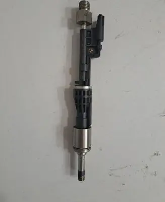 BMW 5 F10 F11 Fuel injector 7568607