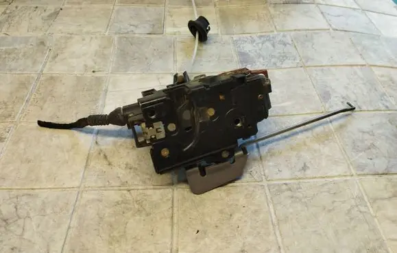 Audi A4 S4 B6 8E 8H Front door lock 8E1837016C