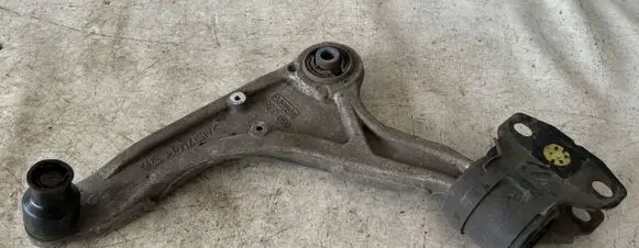 Ford Mondeo Mk III Front control arm 060378