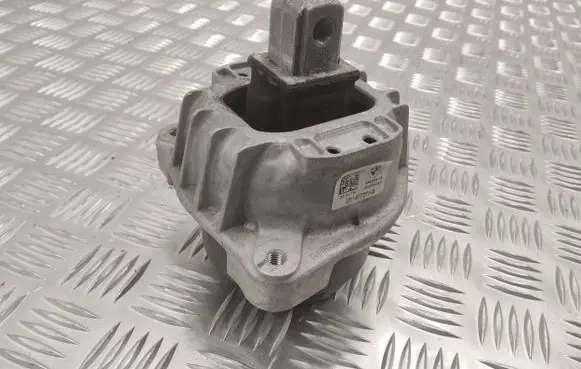 BMW 6 F12 F13 Engine mount bracket 6777371