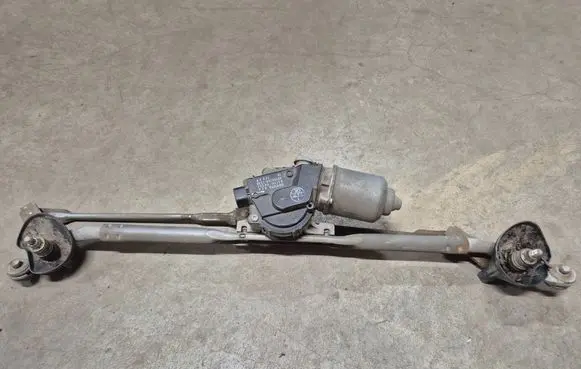 Toyota Hilux (AN10, AN20, AN30) Front wiper linkage and motor 851100K061