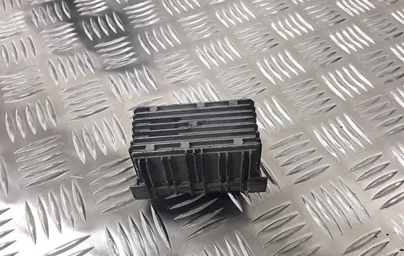 Glow plug pre-heat relay