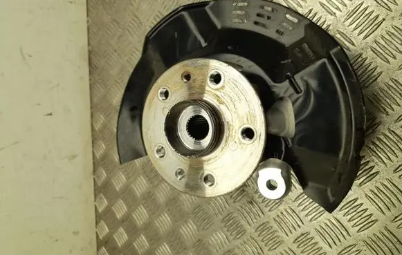 Lexus LBX Front wheel hub