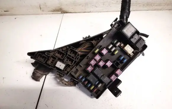 Subaru Legacy Fuse box set mb100200b