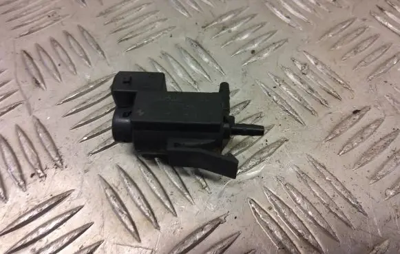 BMW 1 E82 E88 Turbo solenoid valve 8509323